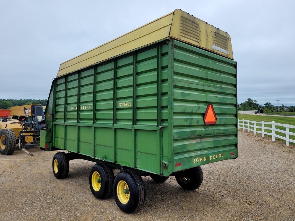 John Deere 716A 16' Chopper Box