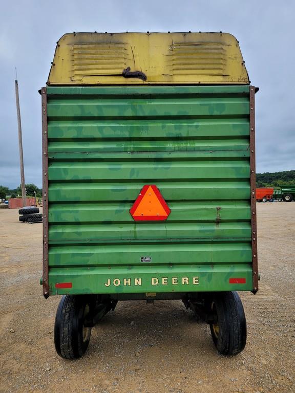 John Deere 716A 16' Chopper Box