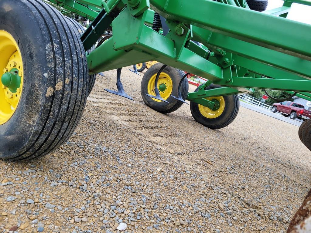 John Deere 724 20' Field FInisher