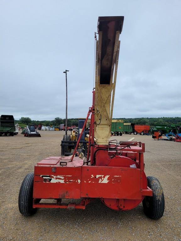 Gehl 800 Pull Type Forage Chopper