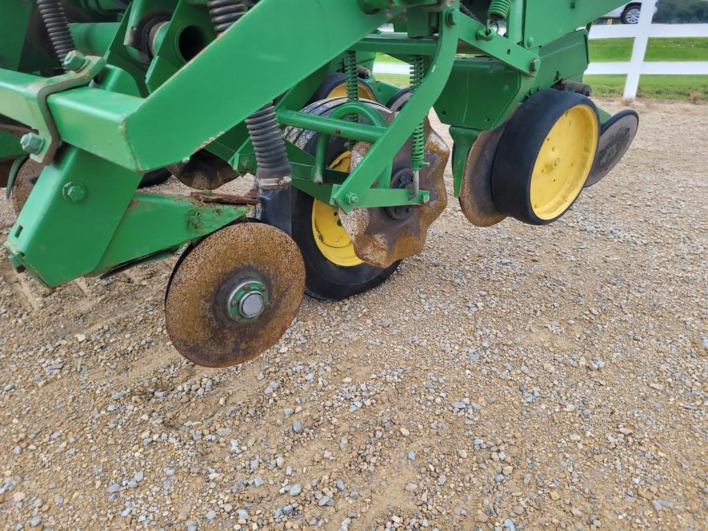 John Deere 7000 4R Planter