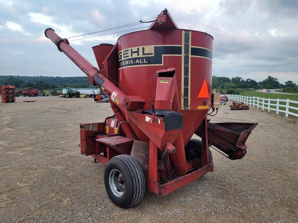 Gehl 125 Mixer Mill