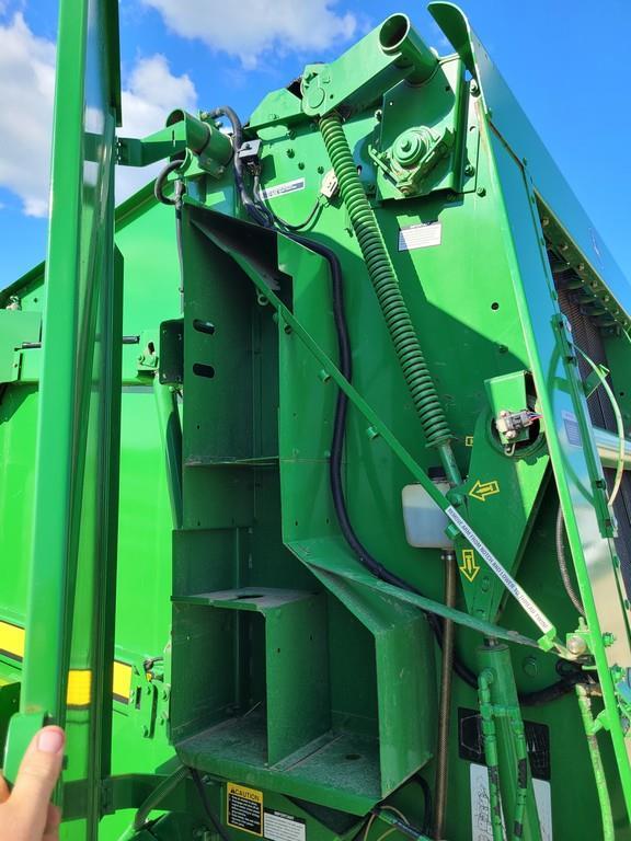 John Deere 568 Round Baler