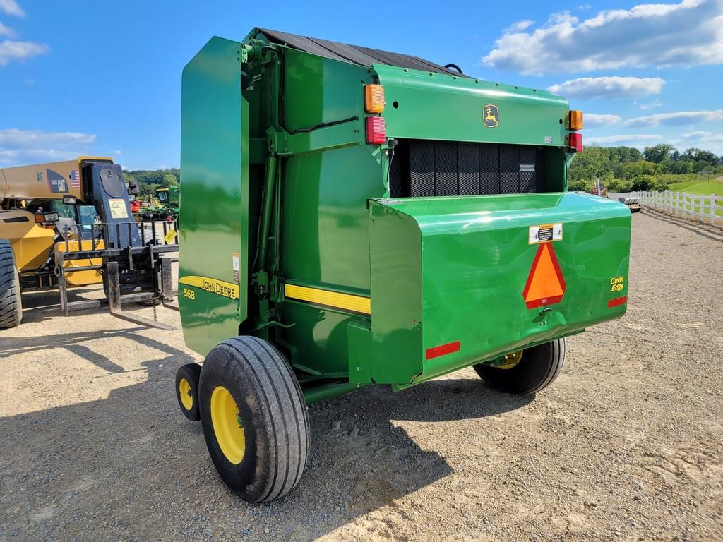 John Deere 568 Round Baler