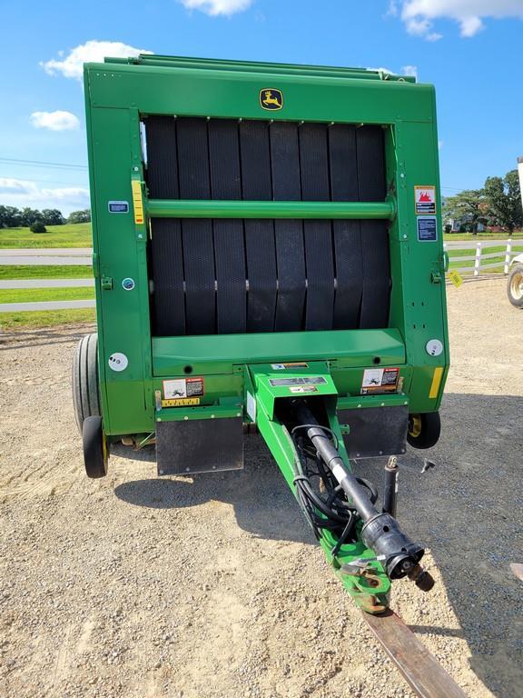 John Deere 568 Round Baler