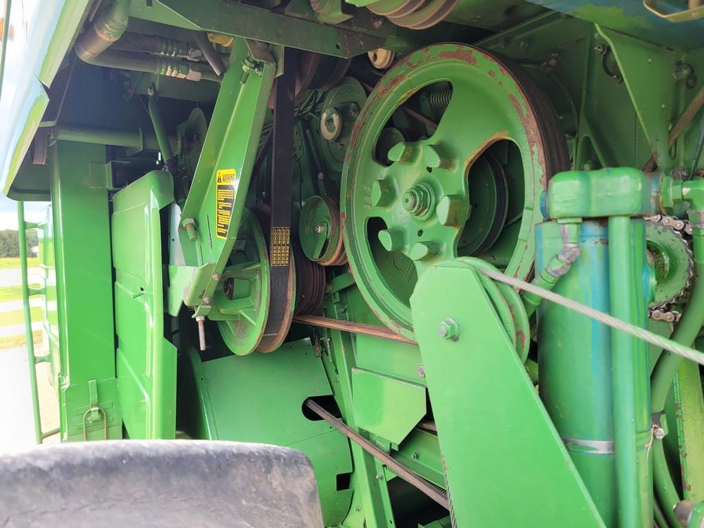 John Deere 6620 Side Hill Combine