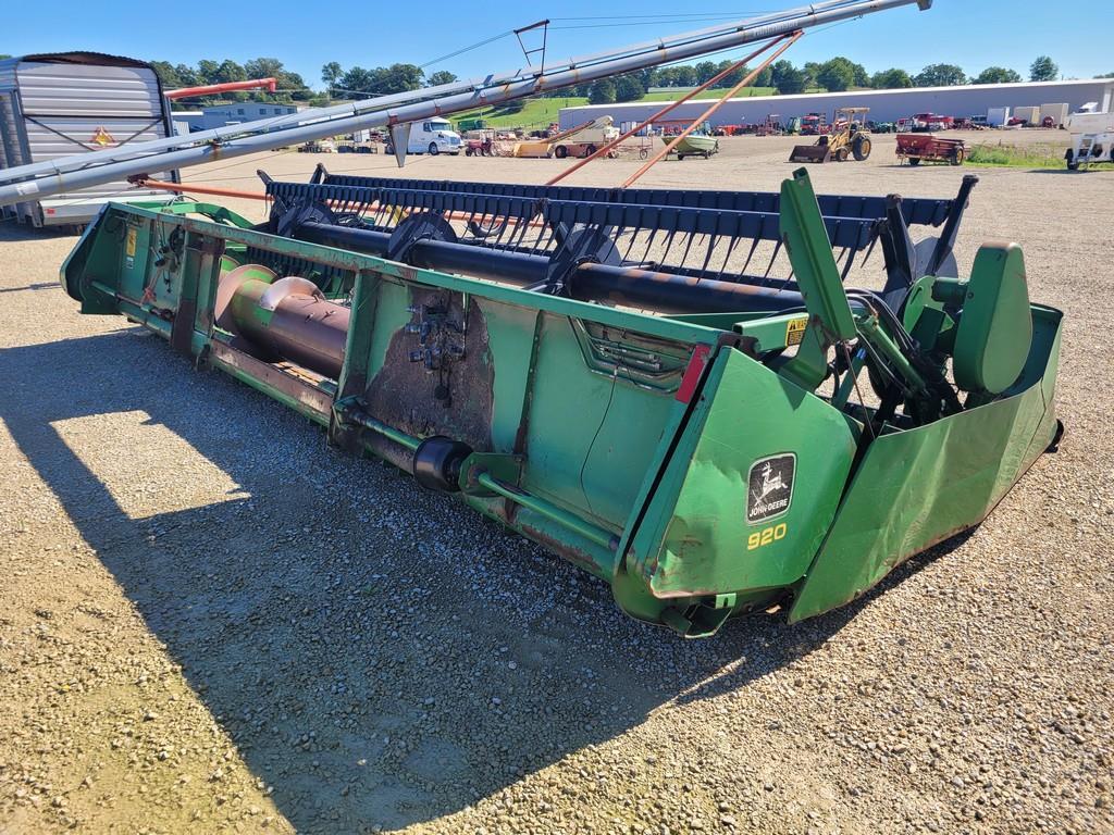 John Deere 920 20' Bean Head