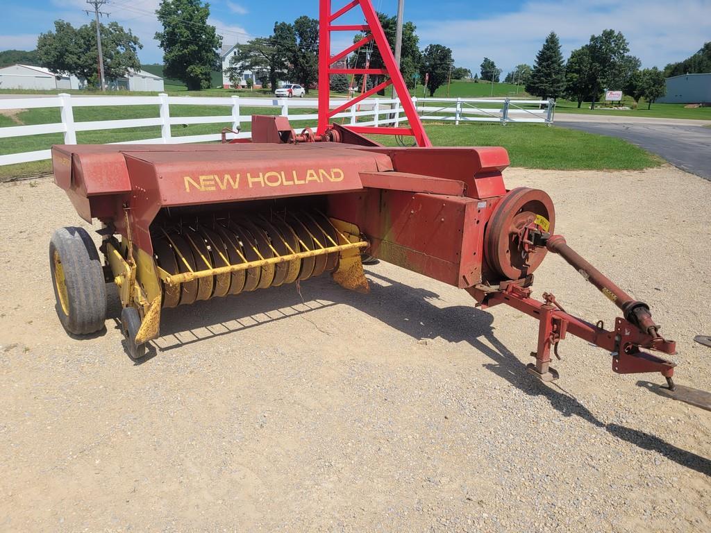 New Holland 273 Square Baler