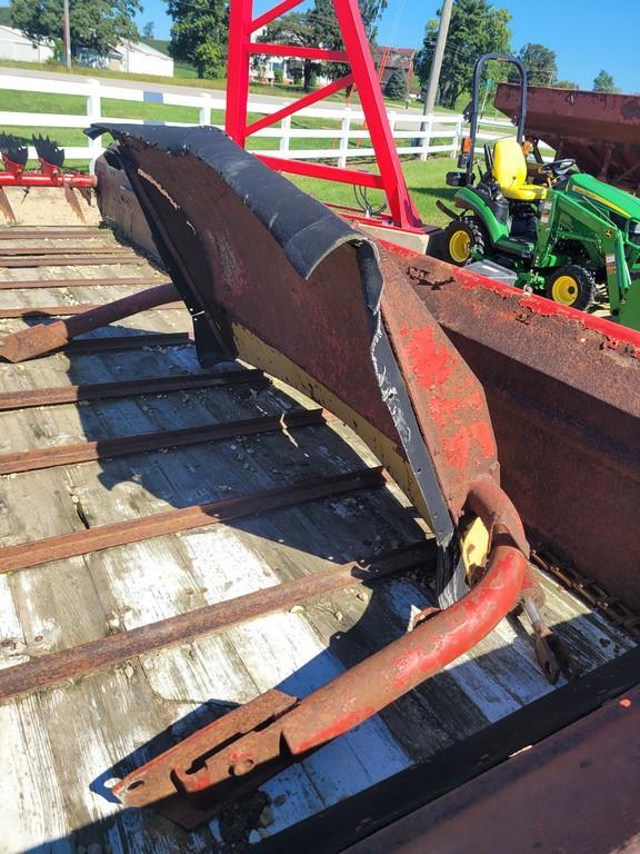 New Holland 680 Manure Spreader