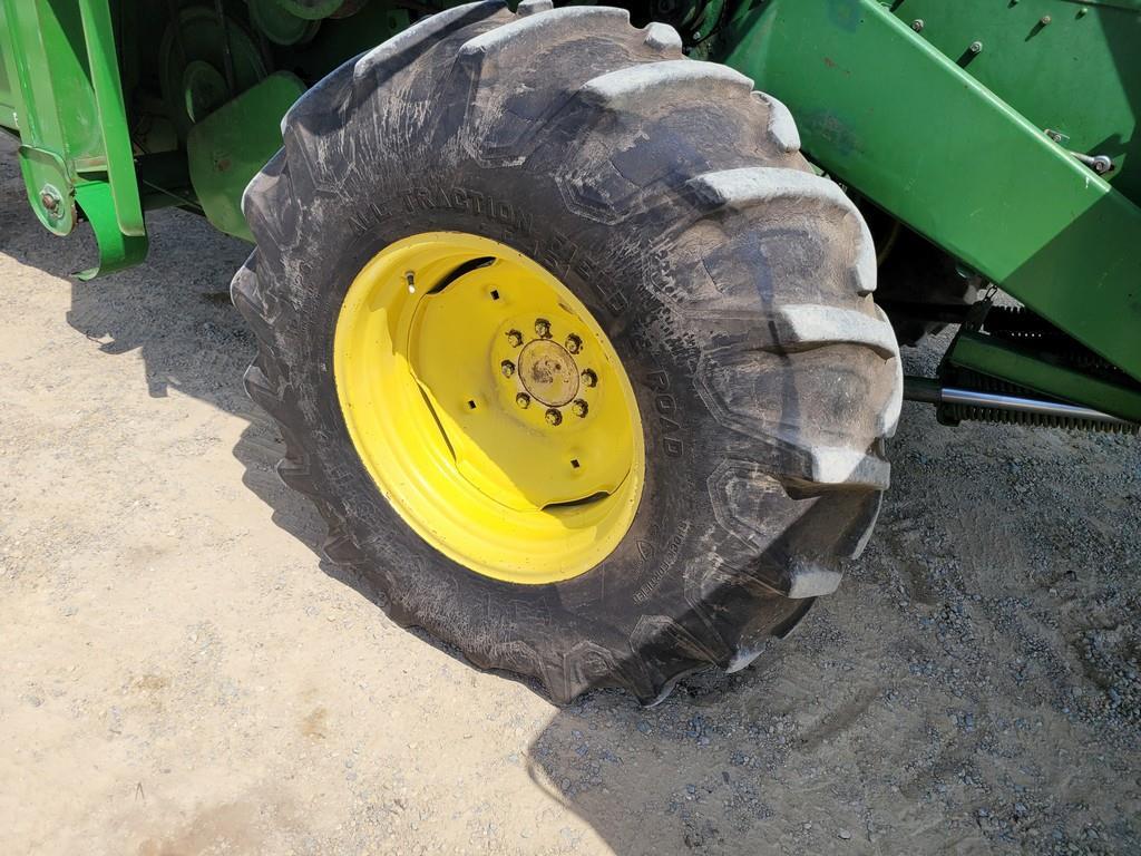 John Deere 3300 Combine & Head