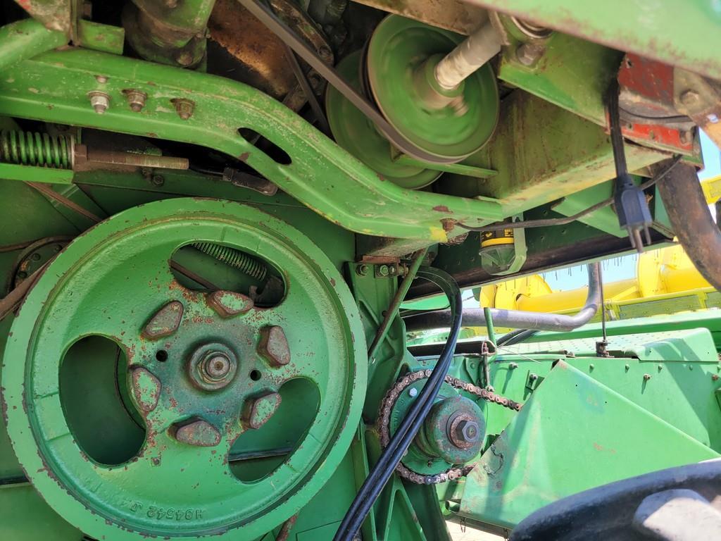 John Deere 3300 Combine & Head