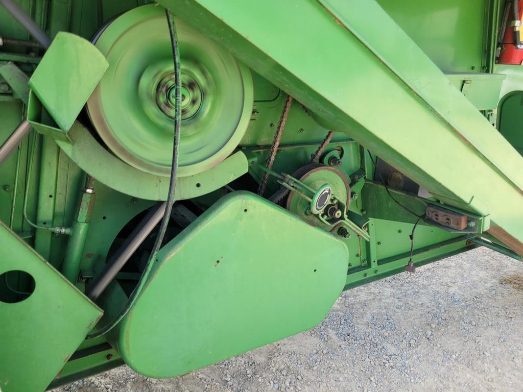 John Deere 3300 Combine & Head