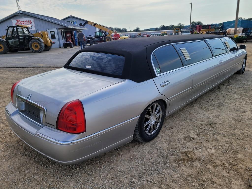 2007 Lincoln Town Car Limo