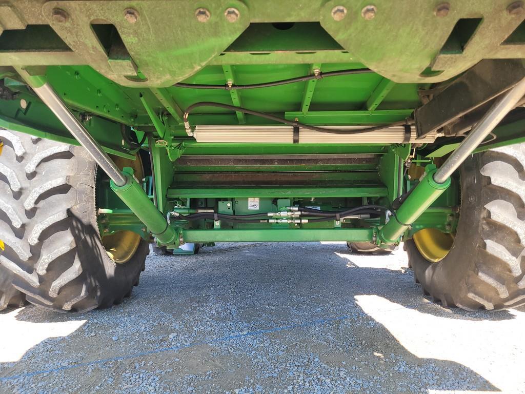 2012 John Deere S670 Combine