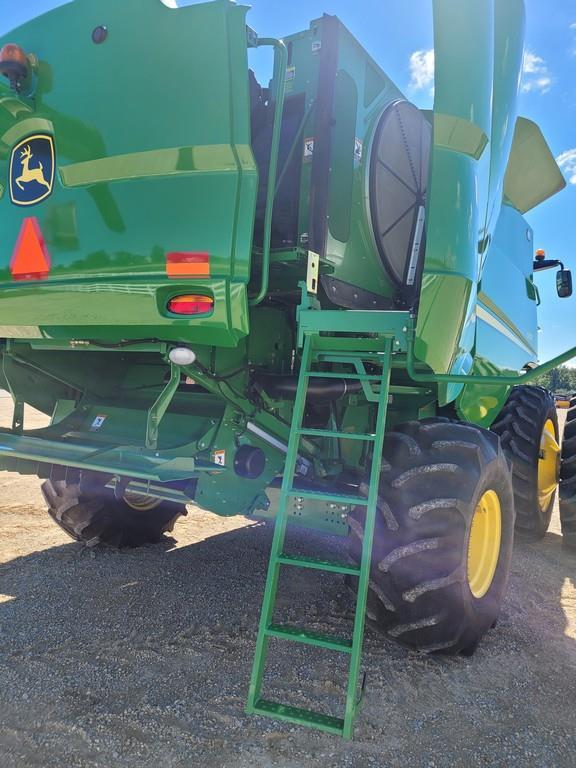 2012 John Deere S670 Combine