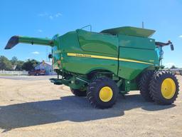 2012 John Deere S670 Combine