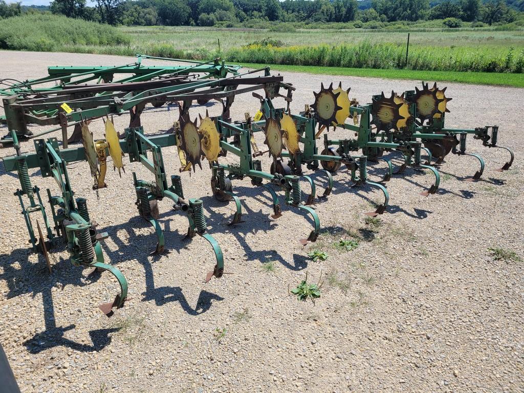 John Deere RM 6R 3pt Cultivator