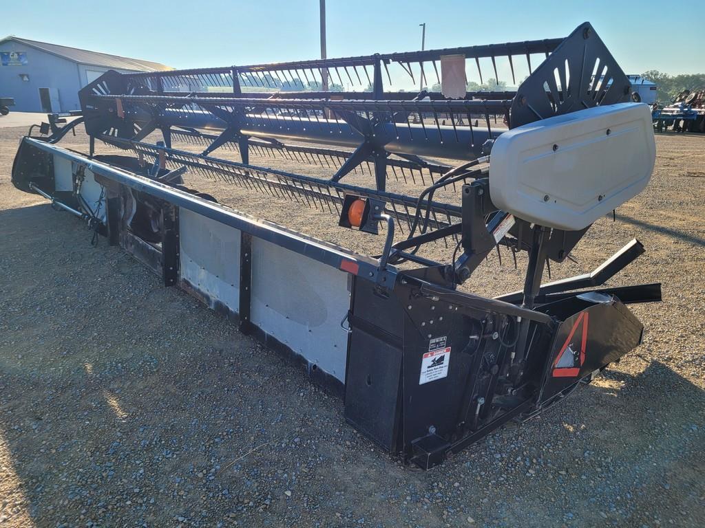 Agco Gleaner 500 28' Bean Head