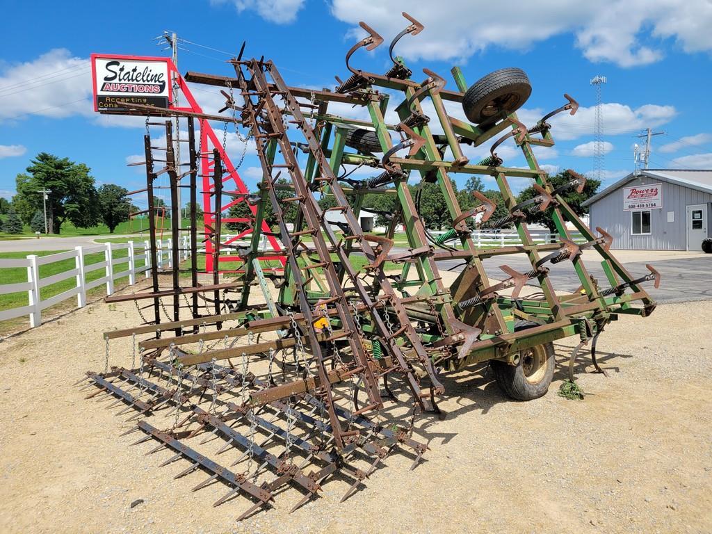 John Deere 960 30' Field Cultivator