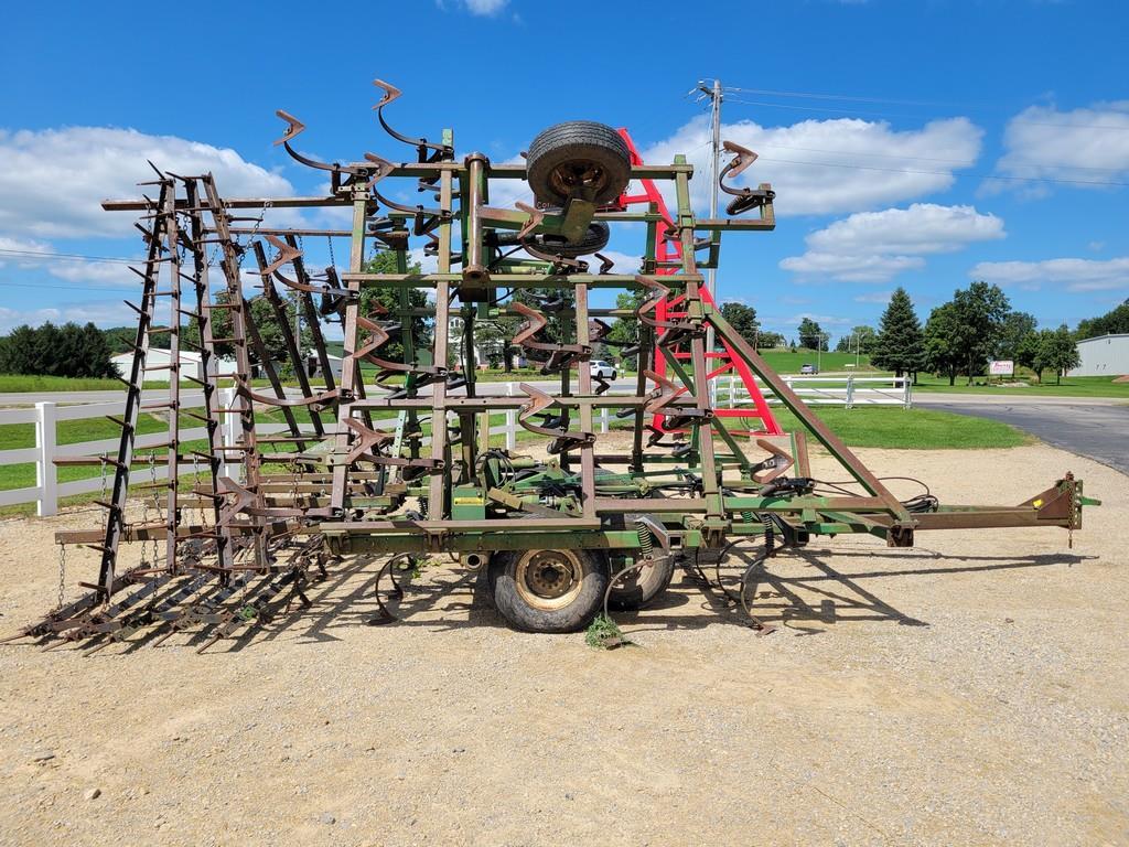 John Deere 960 30' Field Cultivator