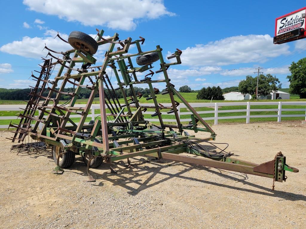 John Deere 960 30' Field Cultivator