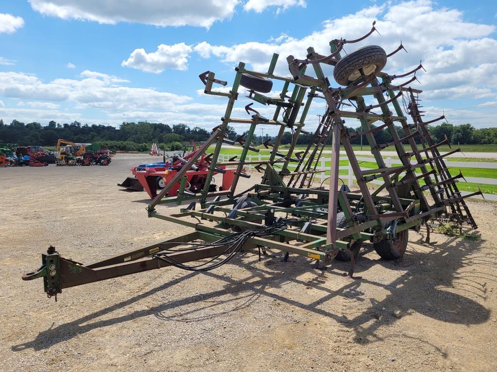 John Deere 960 30' Field Cultivator