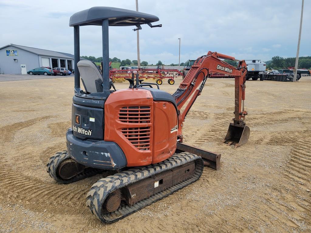 Ditch Witch MX272 Mini Excavator