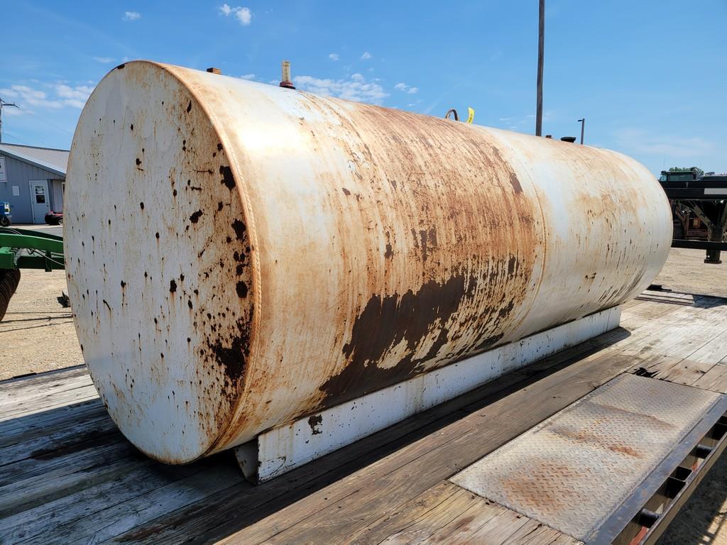 1000 Gallon Fuel Tank w/ Pump