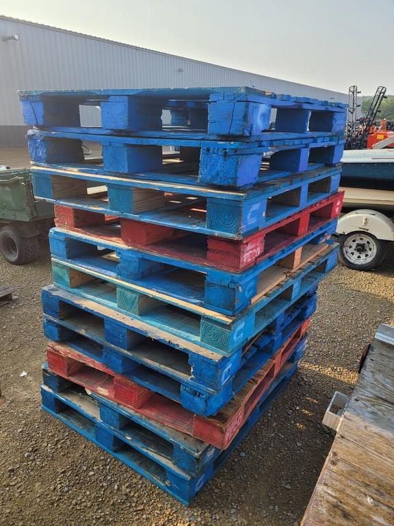 (24) Pallets