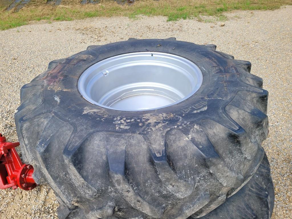 Case IH 1680 Rear Axle Assembly w/ TIre