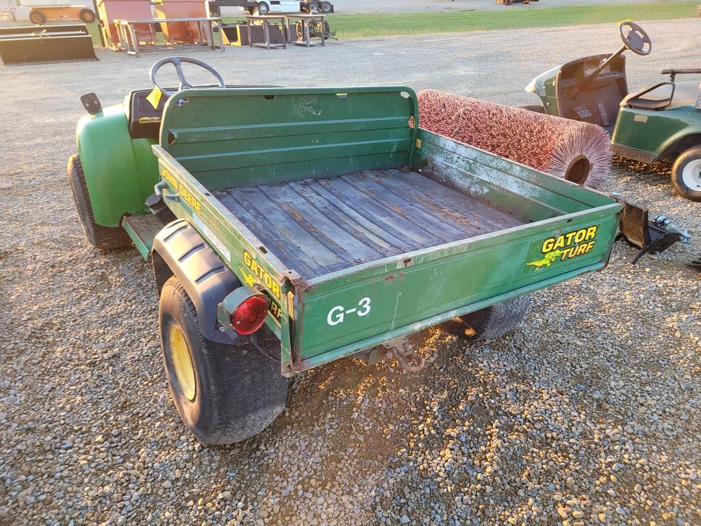 John Deere Turf Gator