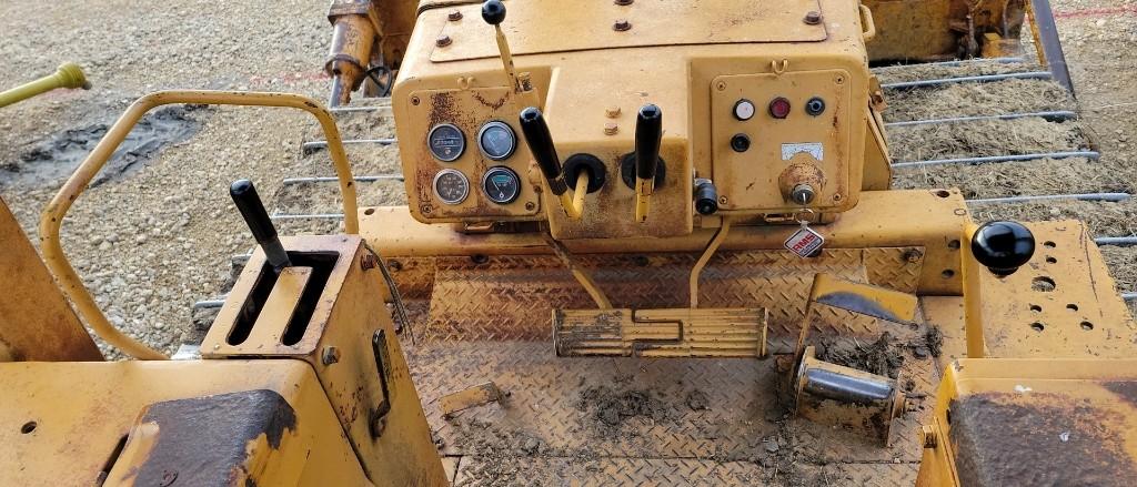 KOMATZU D65F DOZER