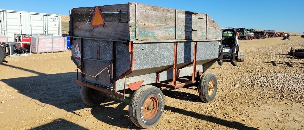 10' FLARE WAGON W/ JOHN DEERE 953 GEAR