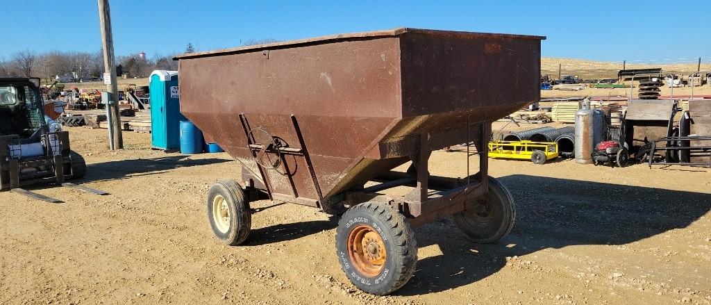 180 BU GRAVITY WAGON ON GEAR