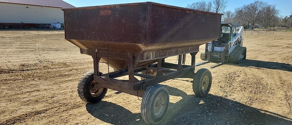 180 BU GRAVITY WAGON ON GEAR