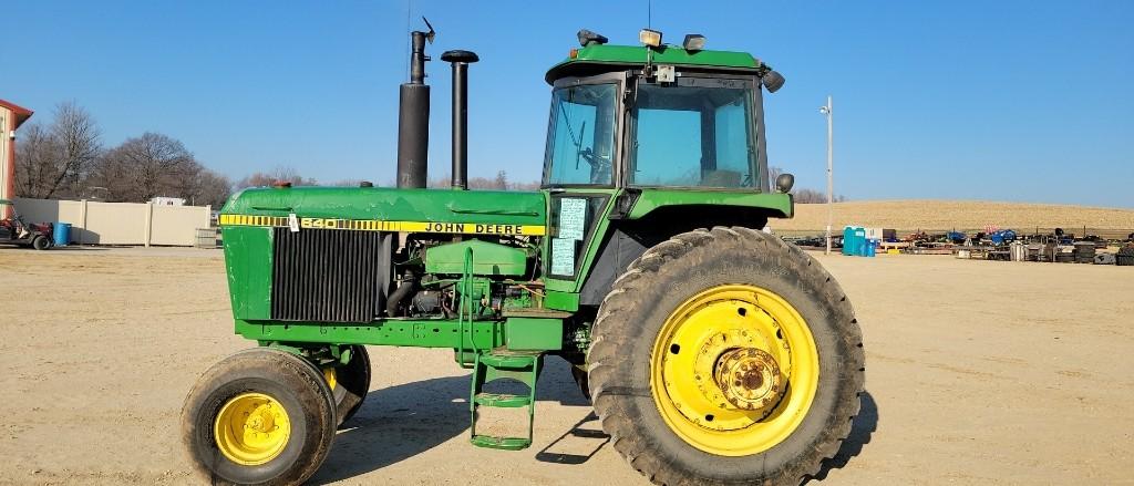 JOHN DEERE 4640 CAB TRACTOR