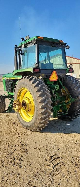 JOHN DEERE 4640 CAB TRACTOR