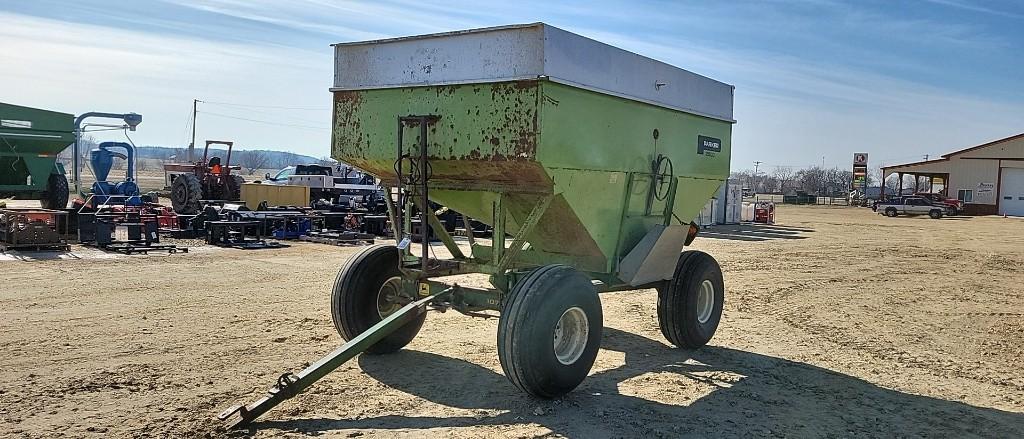 PARKER 2500 GRAVITY WAGON ON JOHN DEERE 1075 GEAR