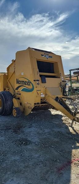 VERMEER 604M ROUND BALER- PTO ON UNIT