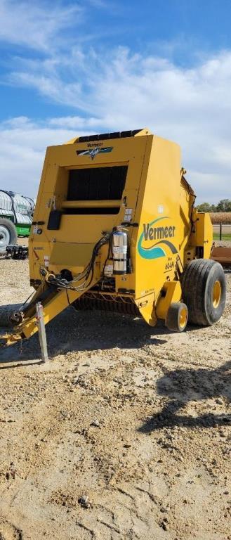 VERMEER 604M ROUND BALER- PTO ON UNIT