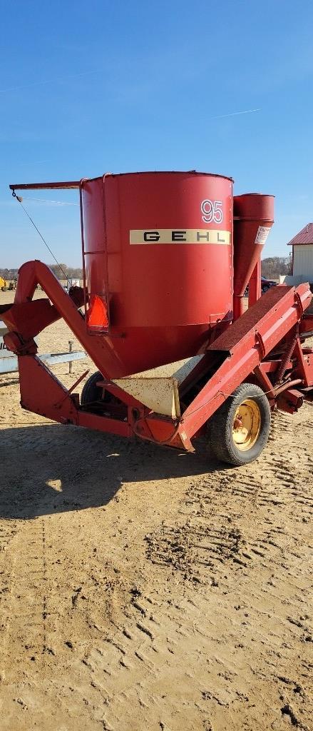 GEHL 95 MIXER MILL, SCREENS, 13' AUGER- 540 PTO