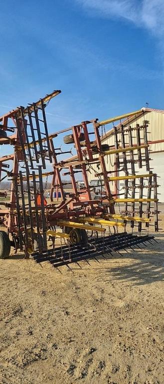 SUNFLOWER 5330 24' FIELD CULTIVATOR