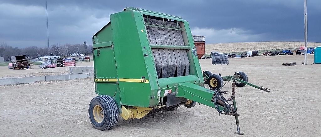 JOHN DEERE 530 ROUND BALER