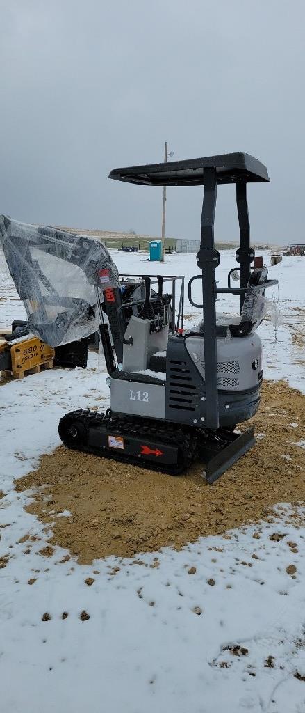 NEW AGROTK L12 MINI EXCAVATOR