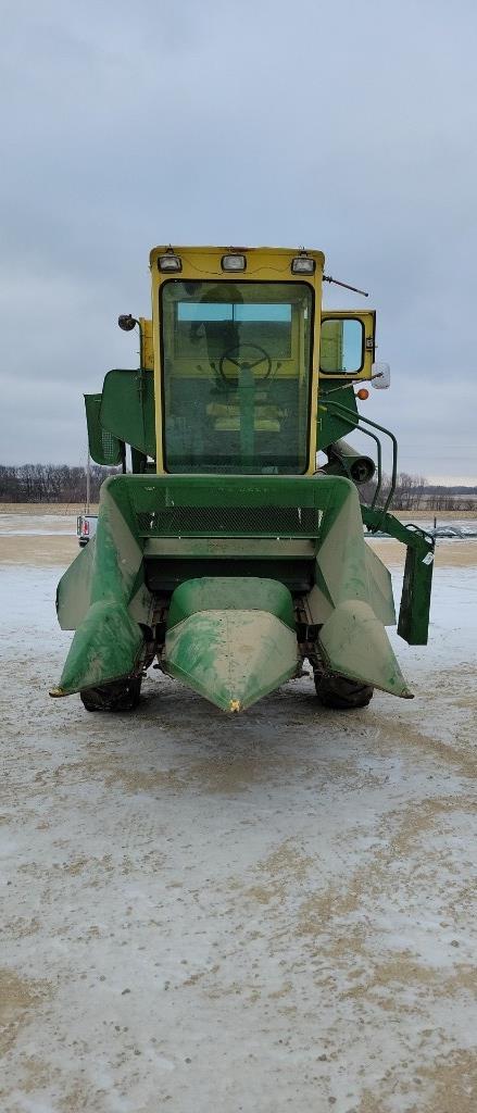 JOHNN DEERE 55 COMBINE WITH JD 235 2 ROW HEAD