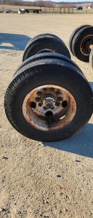 SEMI AXLE WITH 8 WHEELS AND TIRES