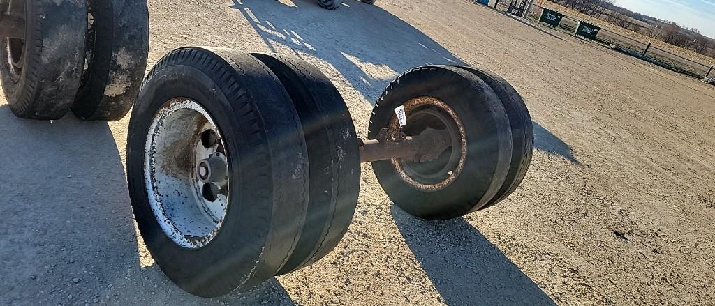 SEMI AXLE WITH 8 WHEELS AND TIRES