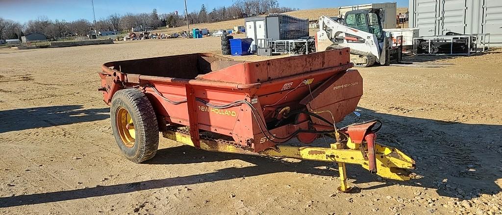 NEW HOLLAND MANURE SPREADER