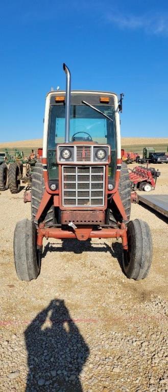 INTERNATIONAL 1486 CAB TRACTOR, W/ 18.4 X 38 DUALS