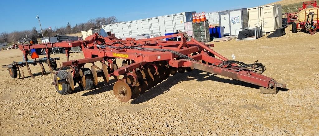 SUNFLOWER 4311-14 DISK RIPPER- 17' WIDE